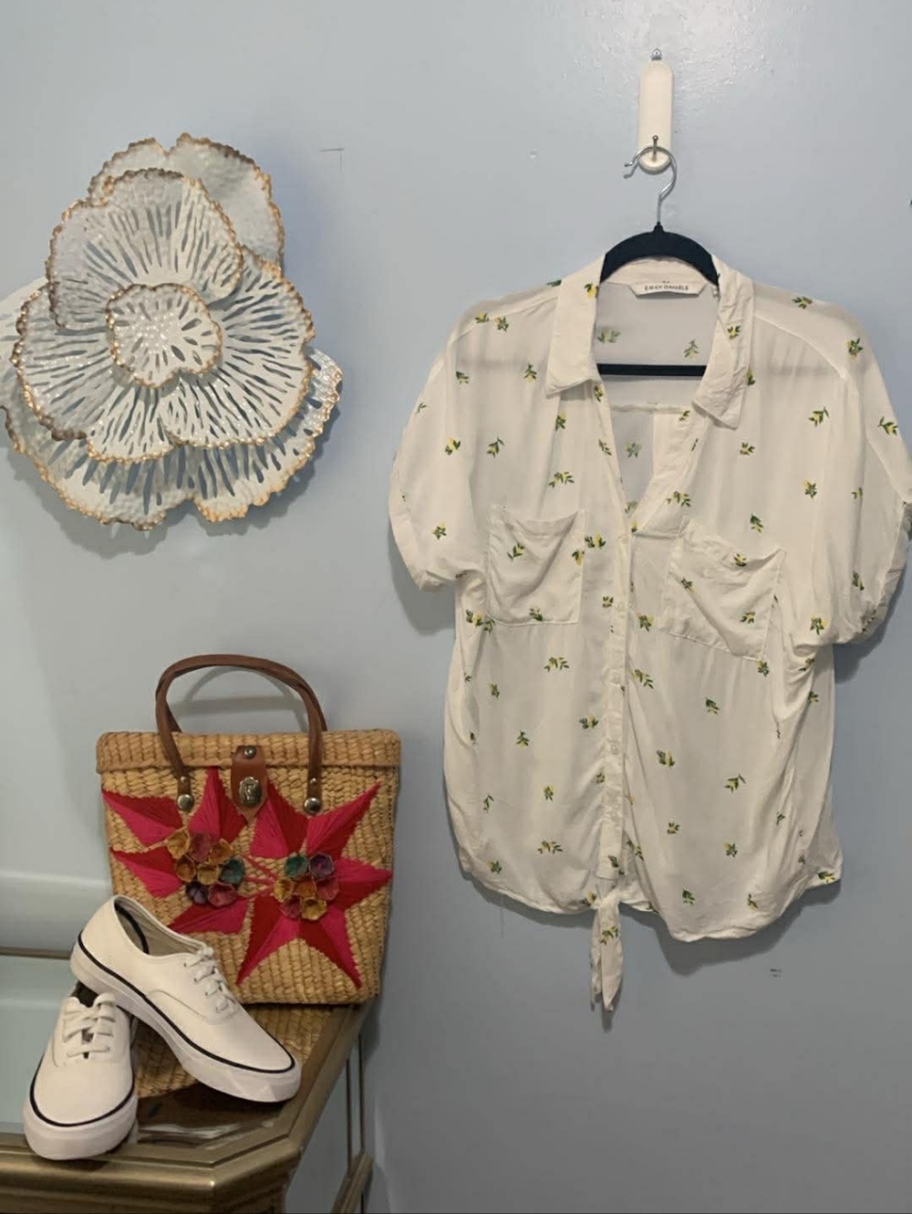 Lightweight Cream Button-Front Lemon Print Tie-Hem Top 🍋🍋